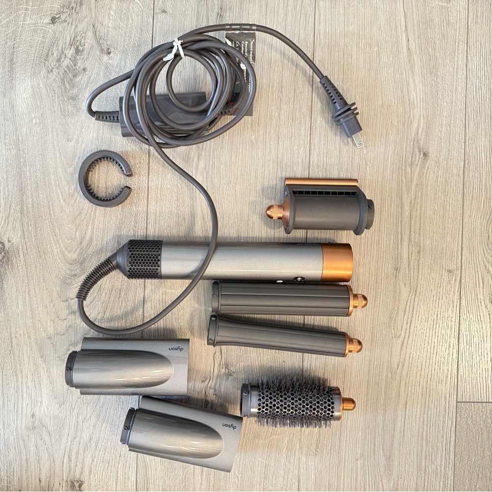 Dyson - Picture 4 of 4